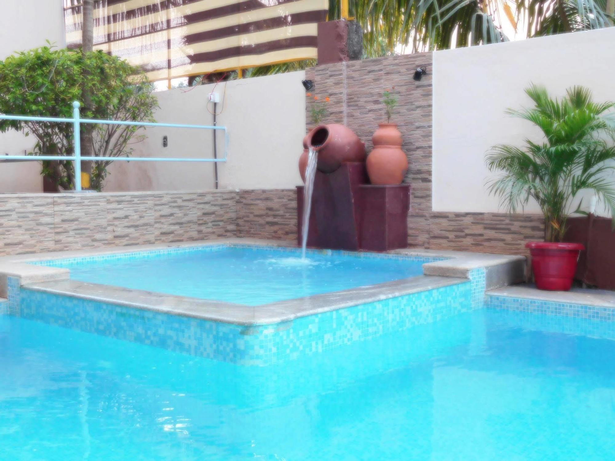 Oyo 9913 Nova De Goa Hotel Panadzsi Kültér fotó